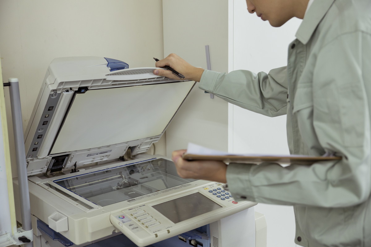 コピー機の保守点検を行う業者